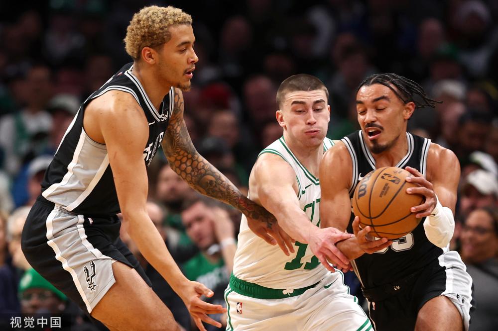 比赛中向球 比赛中向球